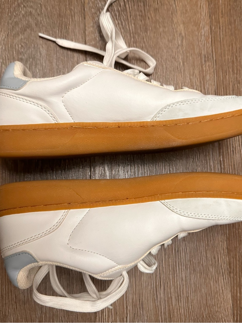 Calvin Klein Women's Cream Sneakers with Gum Sole - Picture 10 of 10